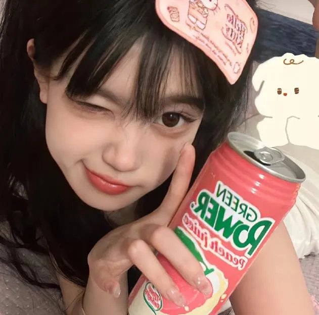 照片中的女孩